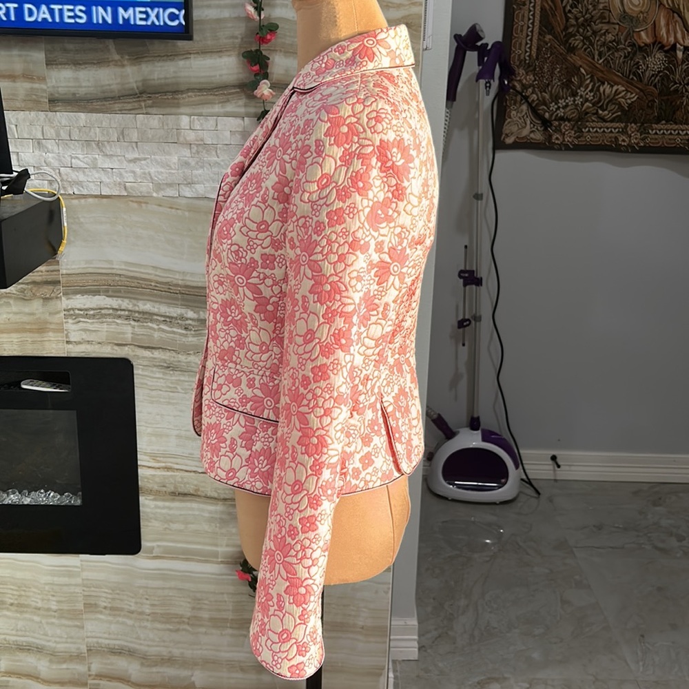 Anne Taylor Loft Blazer. Long Sleeve Faux Pockets Floral Pink & White. Size 6P - Picture 3 of 10